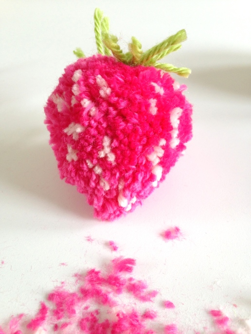 strawberry pom pom by homemadecity.com